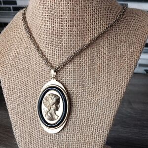 Vintage Avon Cameo Gold Tone Black Pendant Necklace Cottagecore Granny